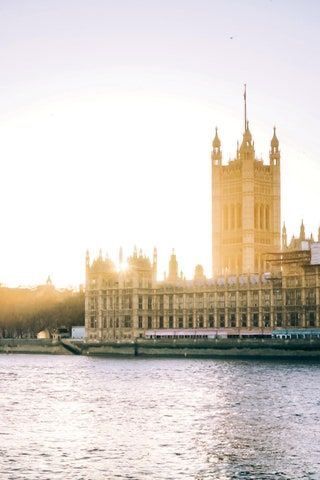Der Palace of Westminster jenseits der Themse
