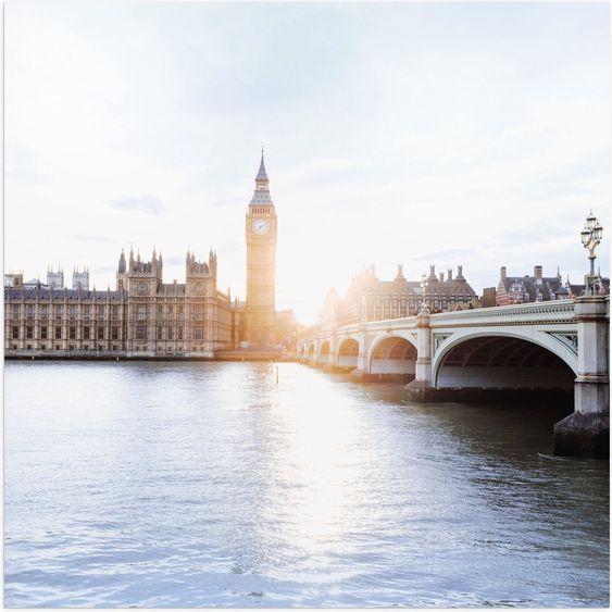 Westminster Bridge und Big Ben bei Sonnenaufgang, London