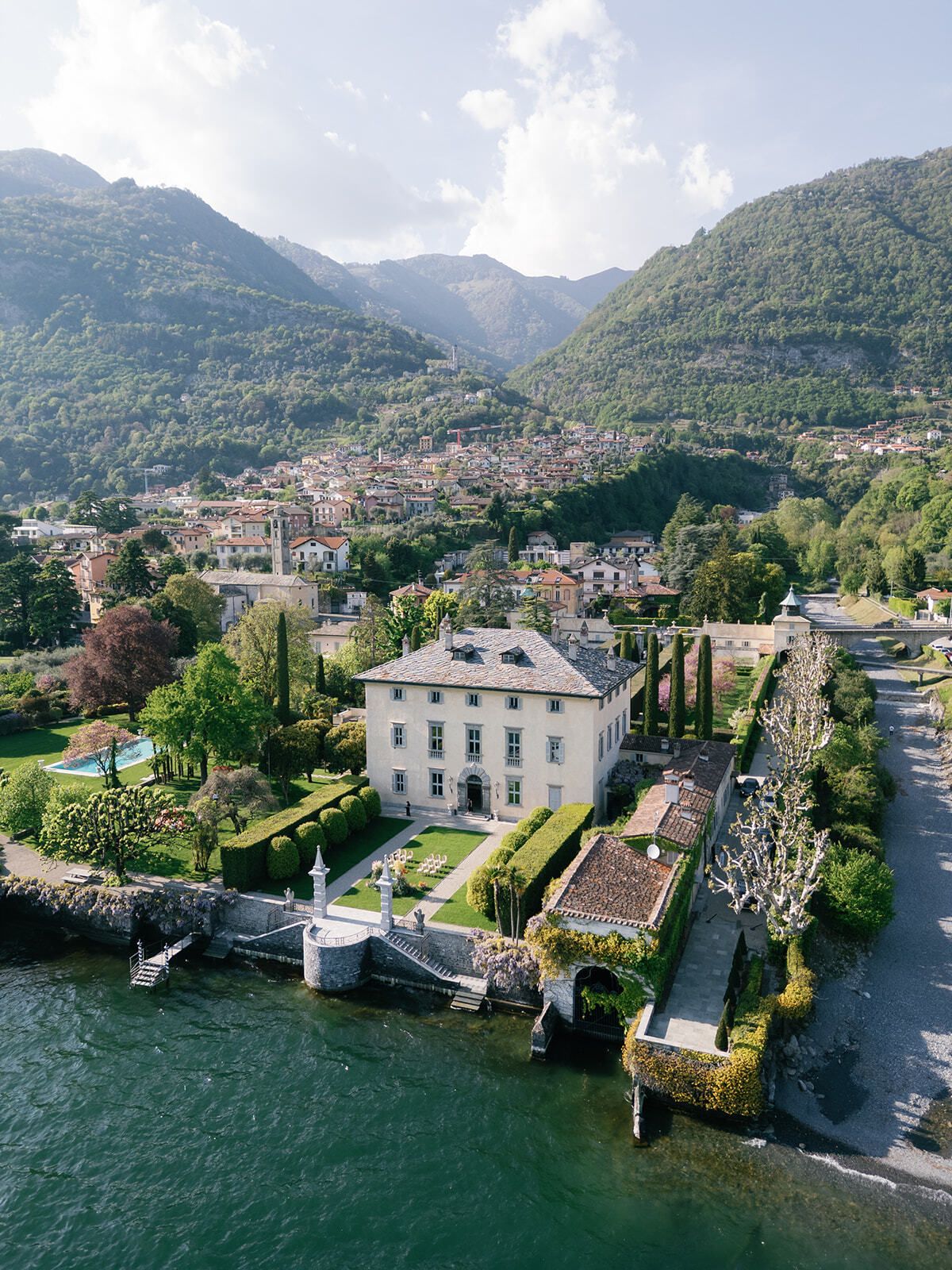 Vista aerea di Villa Balbiano e dei suoi giardini sul Lago di Como