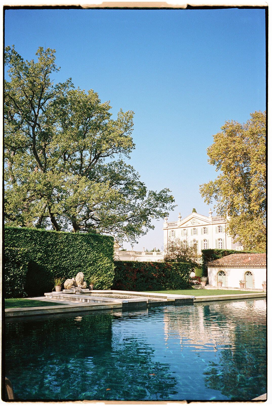 Pool und Gärten des Château de Tourreau, Provence