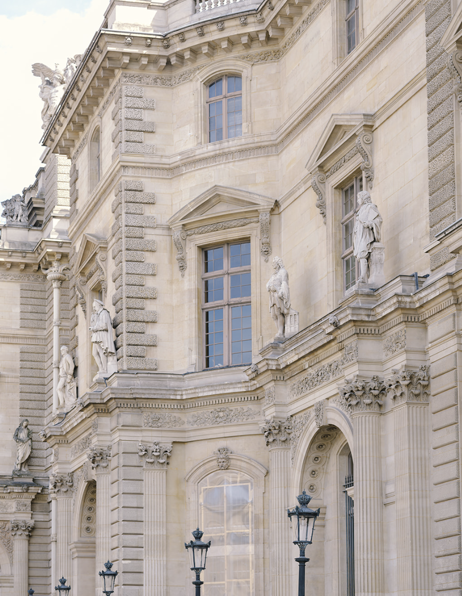 Fachada ornamentada del Louvre