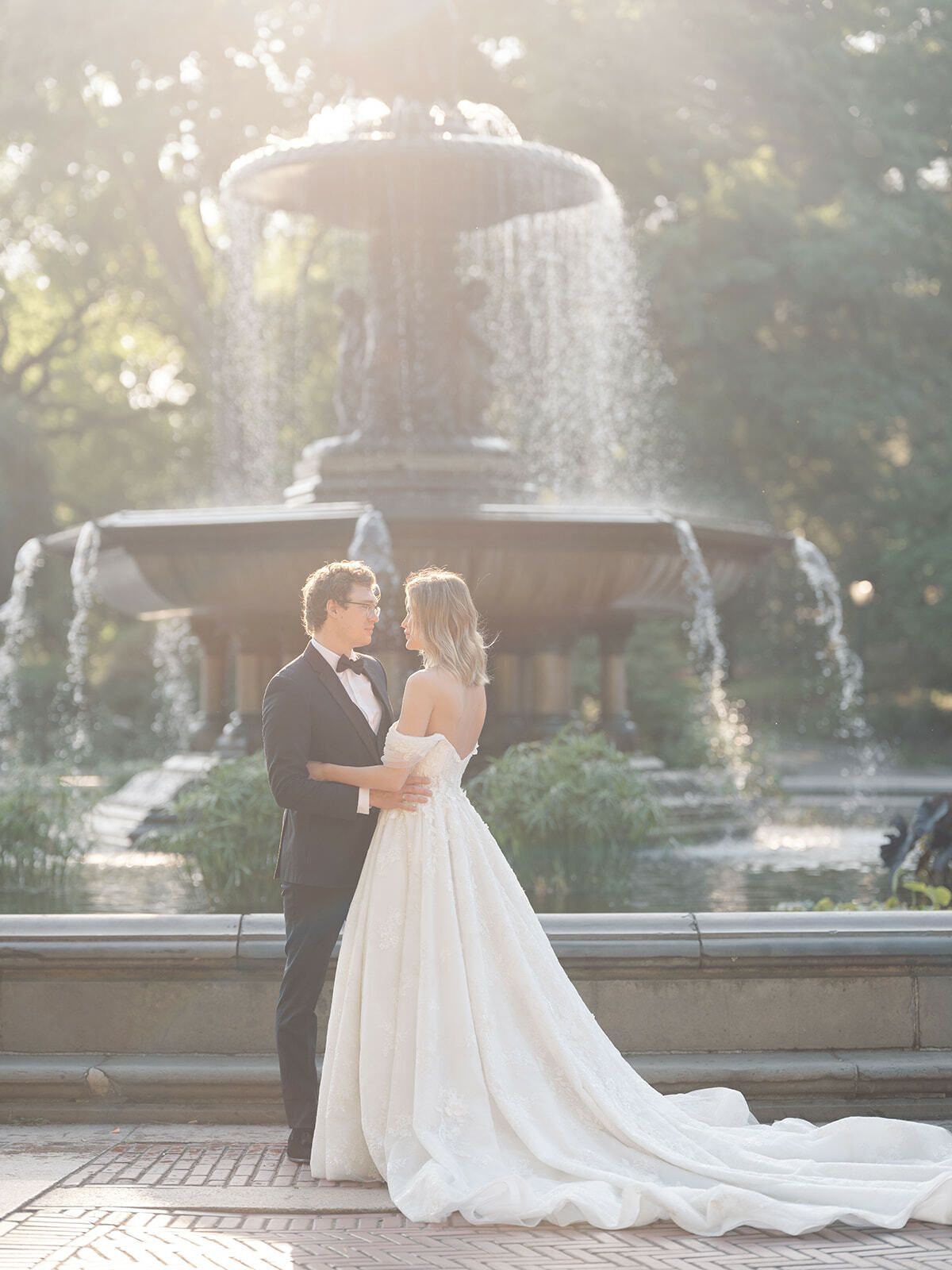Novios ante la fuente de Bethesda, Central Park, Nueva York