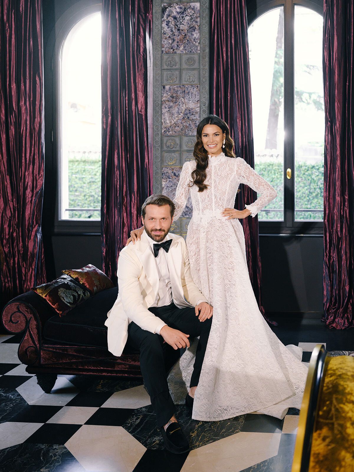 Novios en el salón dorado de Villa Clara