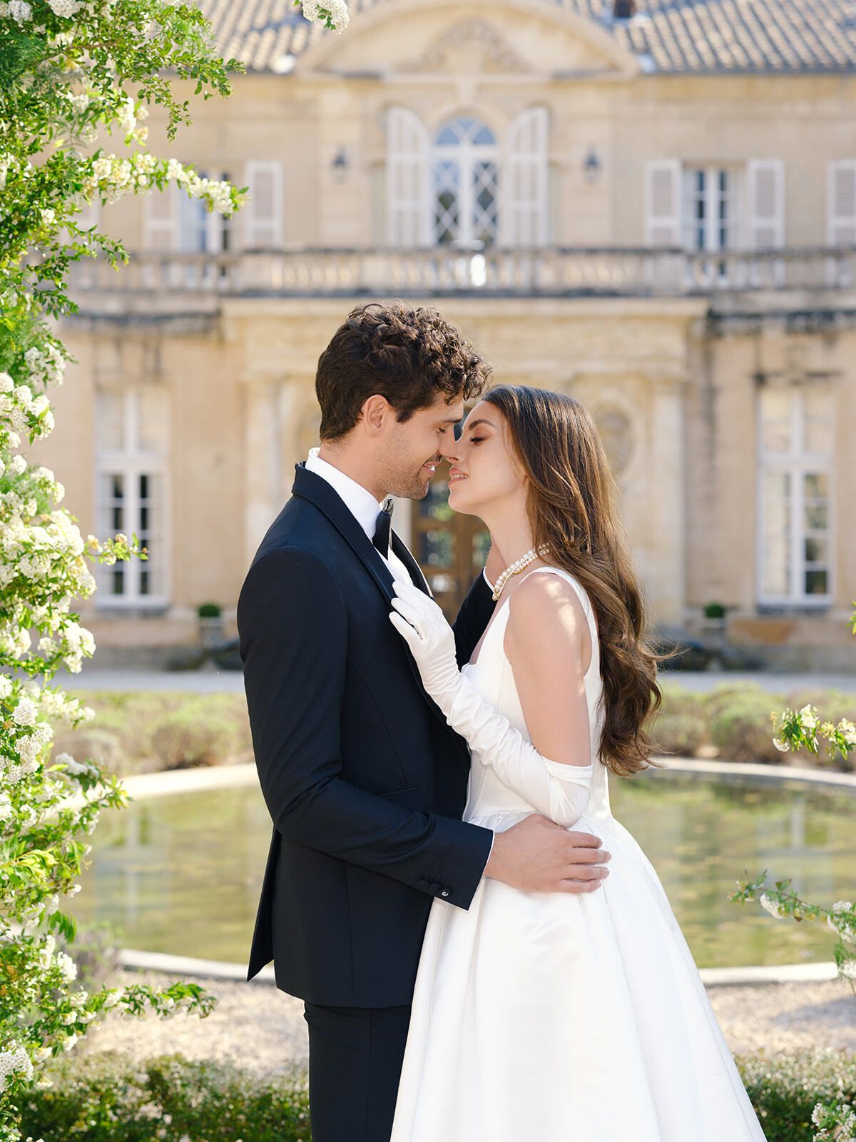 Novios junto a la fuente del Château Martinay