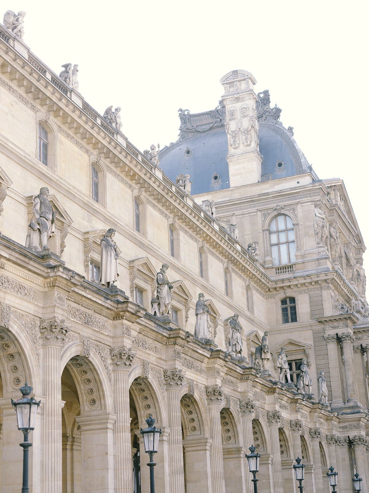 Fassade des Louvre-Palasts, Paris