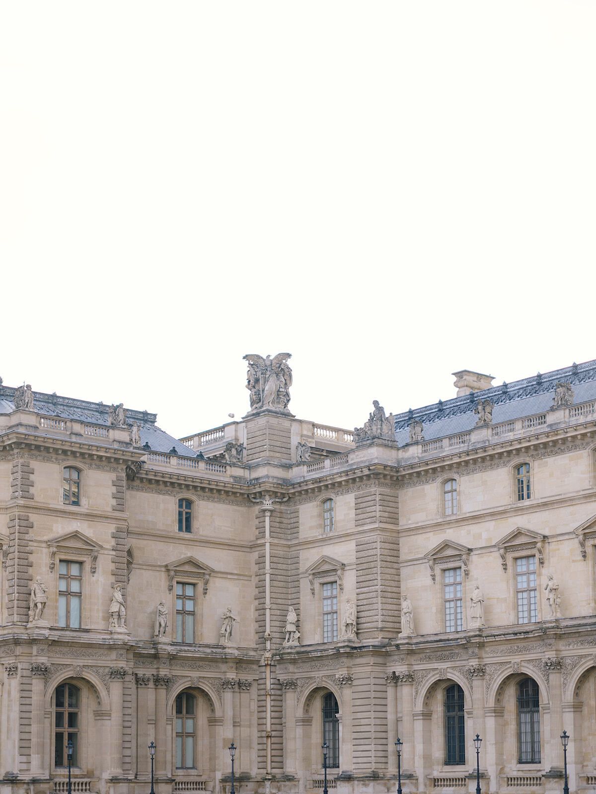 La Cour Carrée del Louvre, París