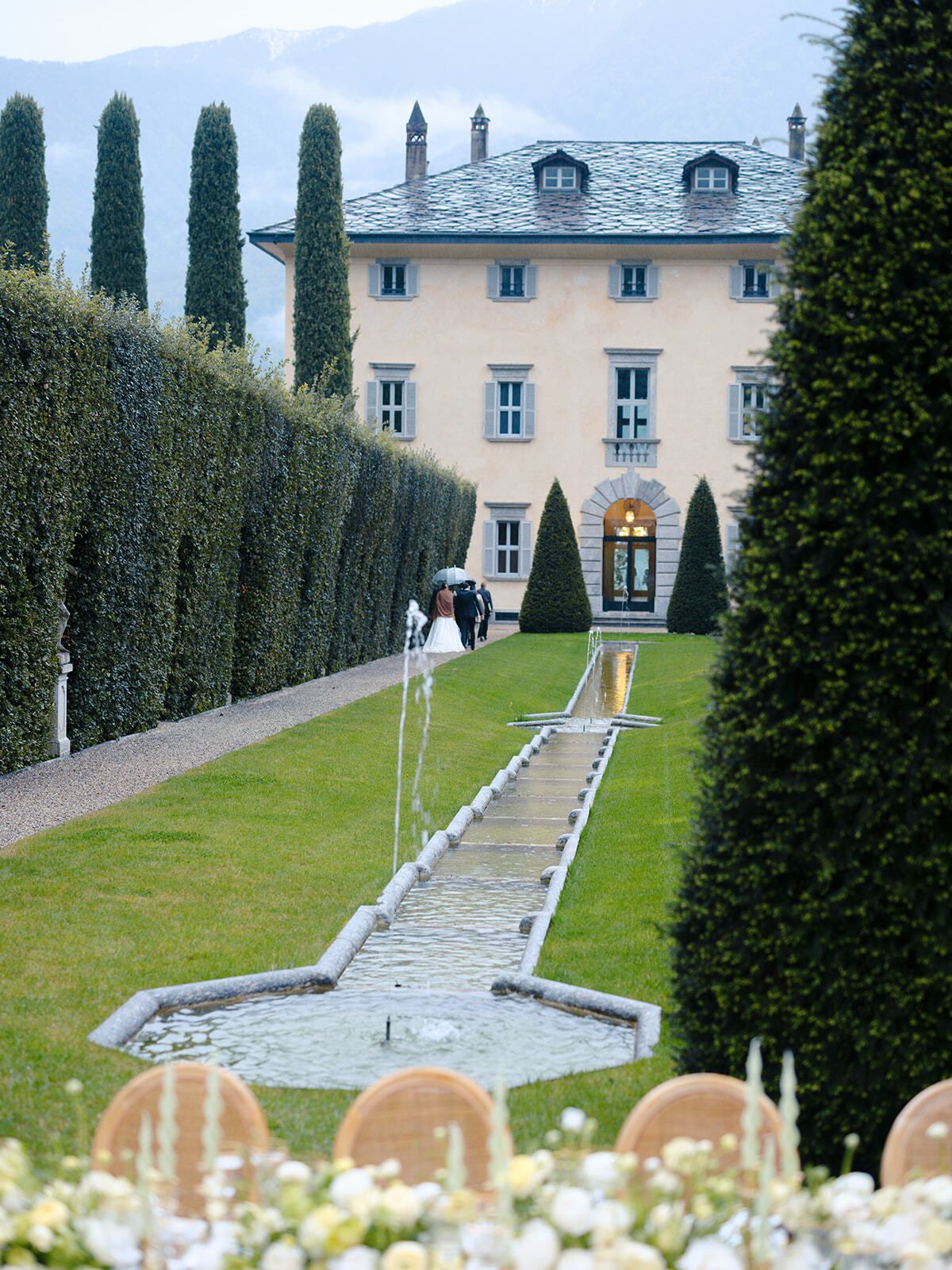 Gartenallee der Villa Balbiano mit der Hochzeitstafel