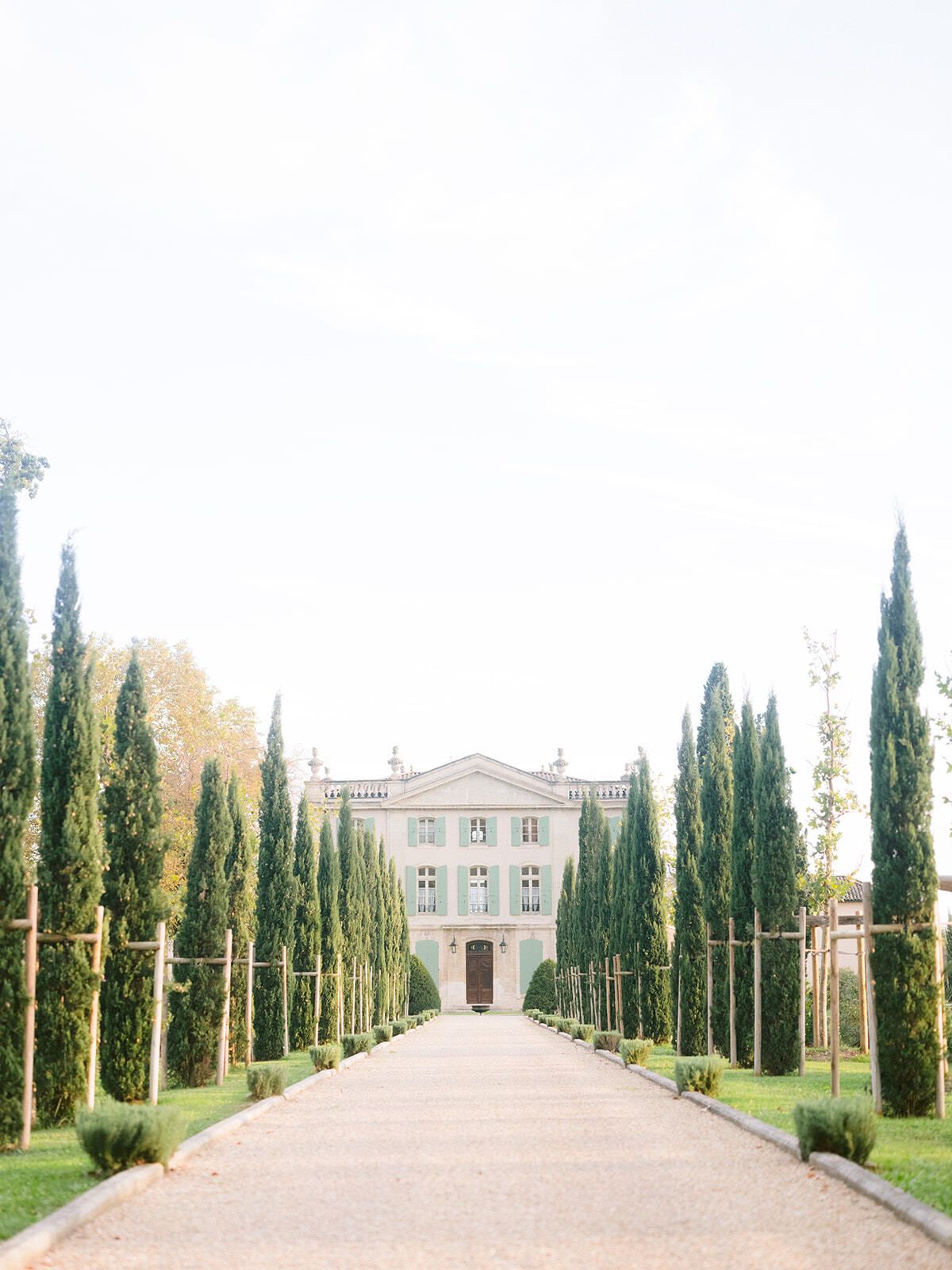 Zypressenallee zum Château de Tourreau