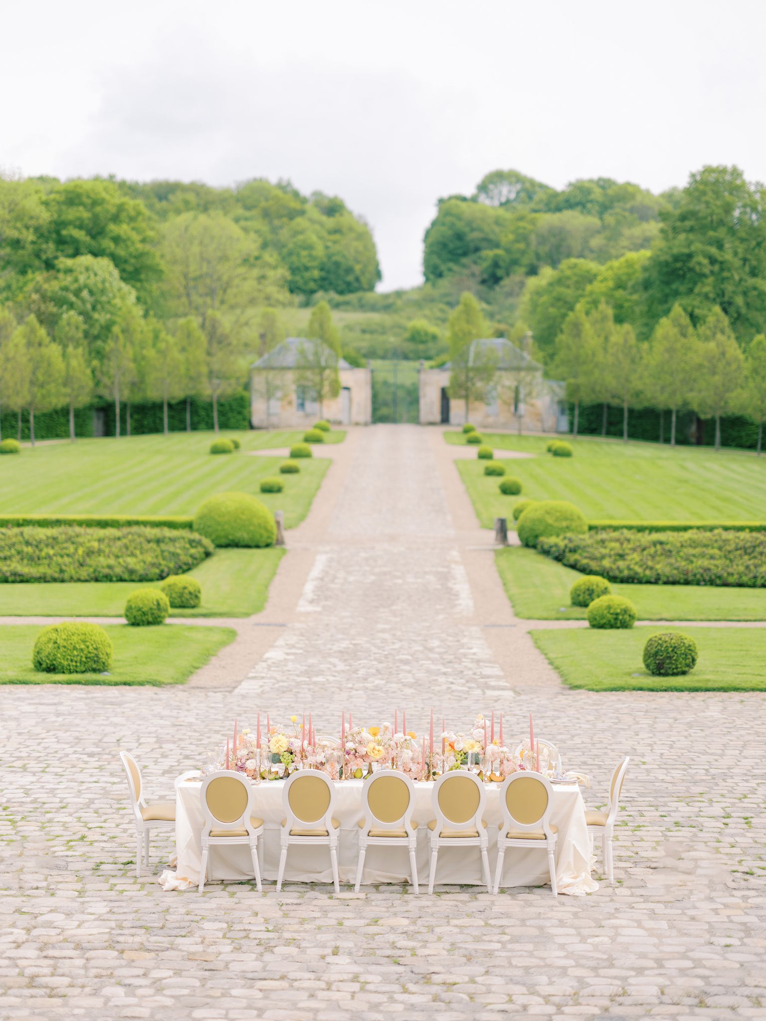 碎石大道尽头的婚宴餐桌,Château de Villette